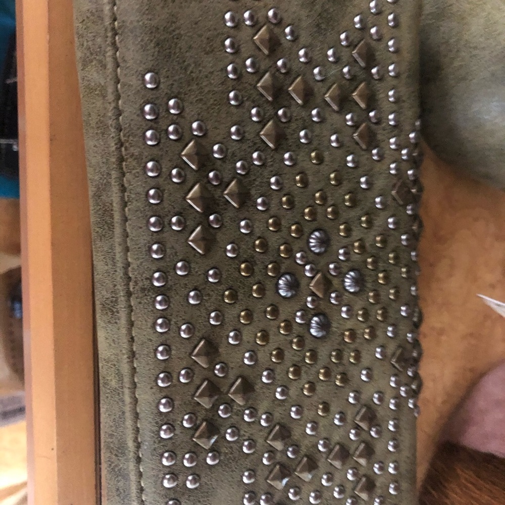 Sold - Picture 3 of 8